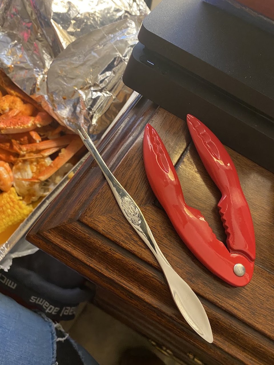 Printed menu featuring crab and shrimp combos.